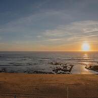 Liiiving in Porto Luxury Beachfront Apartment V