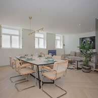 Liiiving in Porto Luxury Beachfront Apartment V