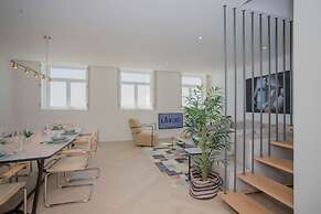 Liiiving in Porto Luxury Beachfront Apartment V