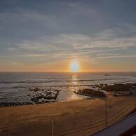 Liiiving in Porto Luxury Beachfront Apartment V