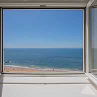 Liiiving in Porto Luxury Beachfront Apartment V