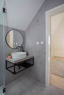 Liiiving in Porto Luxury Beachfront Apartment V