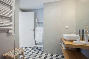 Liiiving in Porto Downtown Luxury Studio