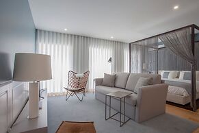 Liiiving in Porto Downtown Luxury Studio