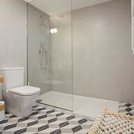 Liiiving in Porto Downtown Luxury Studio
