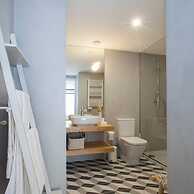 Liiiving in Porto Downtown Luxury Studio
