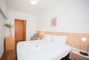 Liiiving in Porto - Light Terrace Apartment