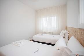 Liiiving in Porto - Light Terrace Apartment