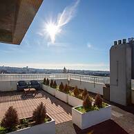 Liiiving in Porto - Light Terrace Apartment