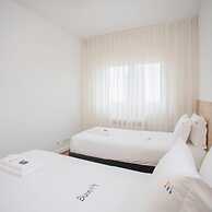 Liiiving in Porto - Light Terrace Apartment