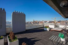 Liiiving in Porto - Light Terrace Apartment