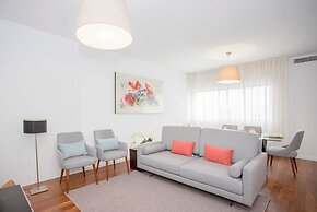 Liiiving in Porto - Light Terrace Apartment