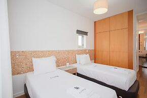 Liiiving in Porto - Light Terrace Apartment