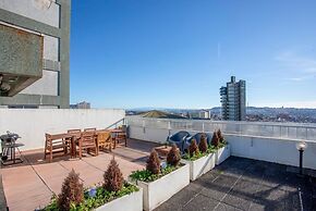 Liiiving in Porto - Light Terrace Apartment