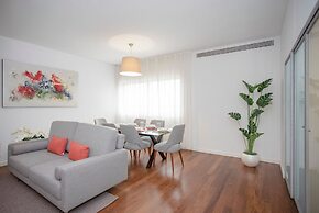 Liiiving in Porto - Light Terrace Apartment