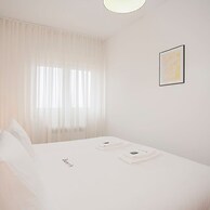 Liiiving in Porto - Light Terrace Apartment
