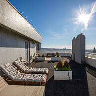 Liiiving in Porto - Light Terrace Apartment