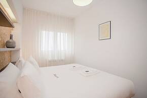 Liiiving in Porto - Light Terrace Apartment