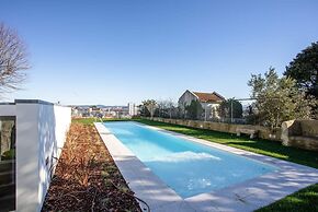 Liiiving in Porto - Haven Pool Apartment