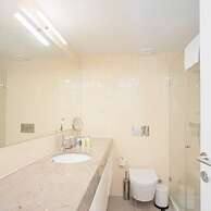 Liiiving in Porto - Haven Pool Apartment