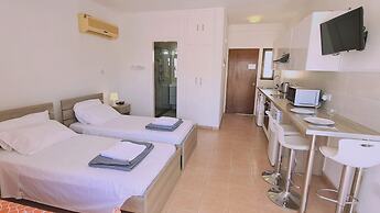 49 AN- Nissi Heaven Studio