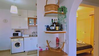 35 LCA - Camelia Apartment