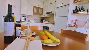 35 LCA - Camelia Apartment