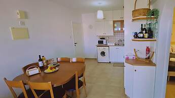 35 LCA - Camelia Apartment