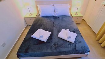 35 LCA - Camelia Apartment