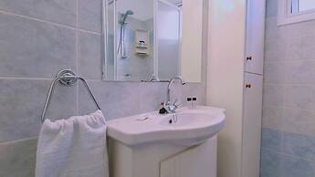 35 LCA - Camelia Apartment