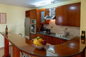 Stay Gold Feathers Apartment