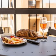 Stay Gold Feathers Apartment