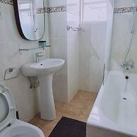 Stay Gold Feathers Apartment