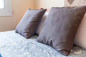 Stay Gold Feathers Apartment