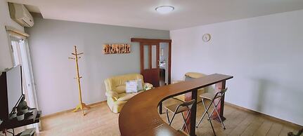 Stay Gold Feathers Apartment