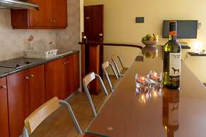 Stay Gold Feathers Apartment