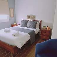 Stay Gold Feathers Apartment