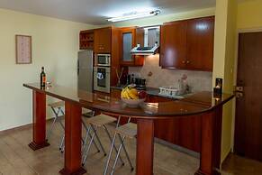 Stay Gold Feathers Apartment