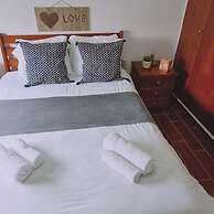 Stay Gold Feathers Apartment