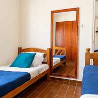 Stay Gold Feathers Apartment