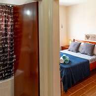 Stay Gold Feathers Apartment