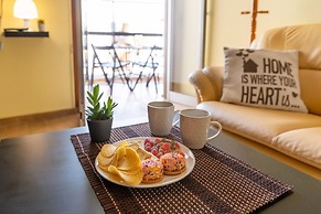 Stay Gold Feathers Apartment