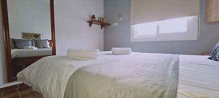 Stay Gold Feathers Apartment