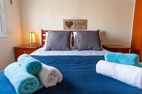 Stay Gold Feathers Apartment