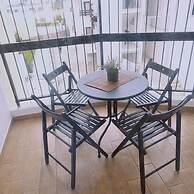 Stay Gold Feathers Apartment