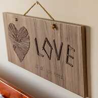 Stay Gold Feathers Apartment