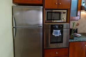 Stay Gold Feathers Apartment