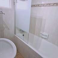 Stay Gold Feathers Apartment