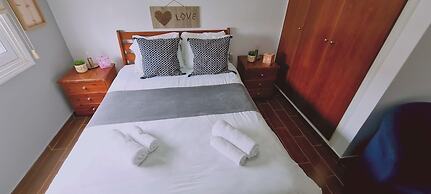 Stay Gold Feathers Apartment