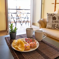 Stay Gold Feathers Apartment